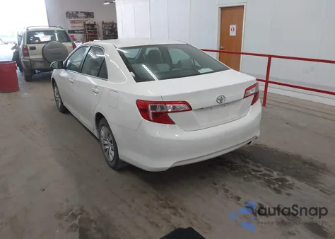 2014 Toyota Camry Le z USA, uszkodzony, nr VIN 4T4BF1FK1ER434046